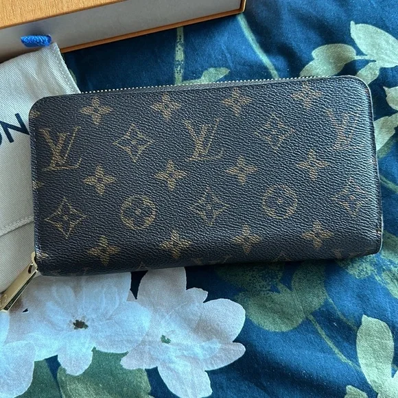 Louis Vuitton Zippy Wallet - Picture 4 of 8